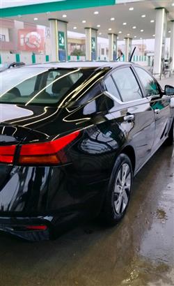 نيسان ألتيما